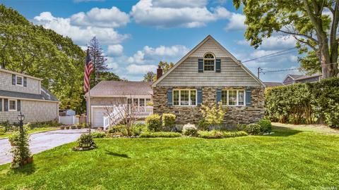 15 Whitney Dr, Amityville, NY 11701