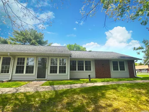 24 Trent Ct #B, Ridge, NY 11961