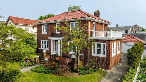 50 W Walnut St, Long Beach, NY 11561