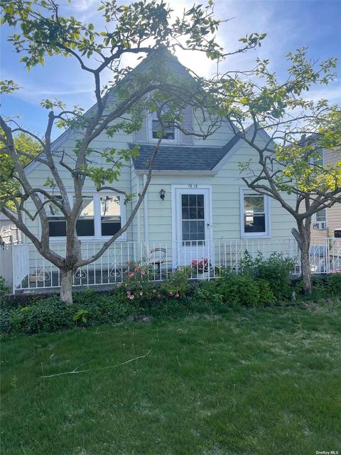 78-28 266th St, Glen Oaks, NY 11004
