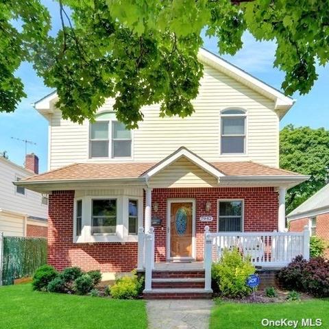 79-42 257th St, Glen Oaks, NY 11004