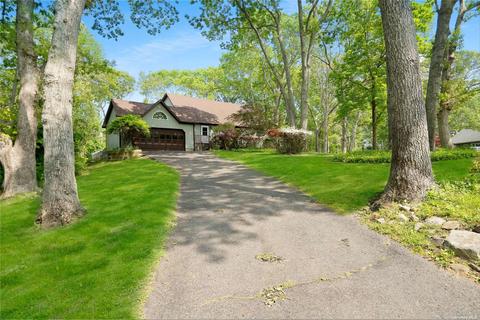 3 The Trl, Hampton Bays, NY 11946