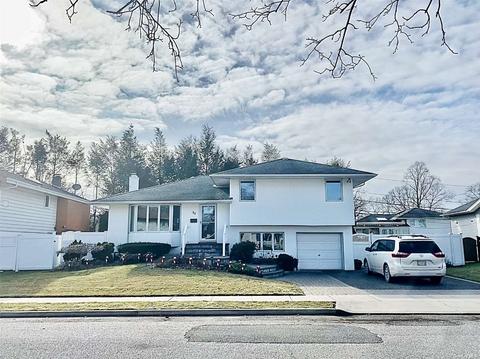 35 Middle Ln, Jericho, NY 11753