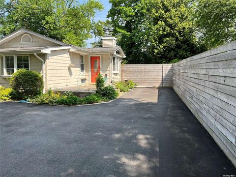 6 Maple Ln, Huntington, NY 11743