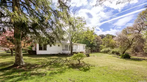 75 Old Country Rd, East Quogue, NY 11942