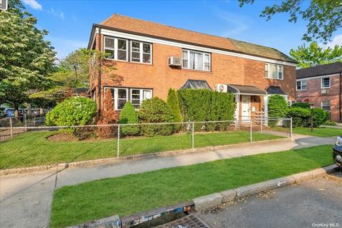 75-03 197th St, Fresh Meadows, NY 11366
