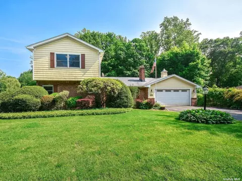 8 Jeannette Dr, Port Washington, NY 11050