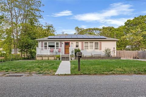 181 Hawthorne St, Mastic, NY 11950