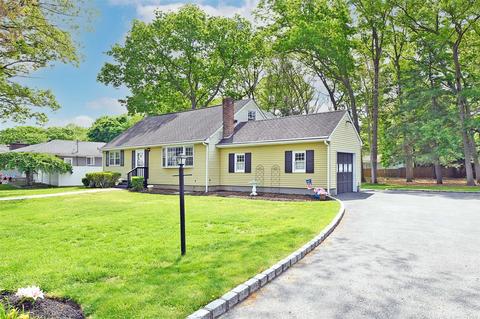 146 Pleasant St, Ronkonkoma, NY 11779
