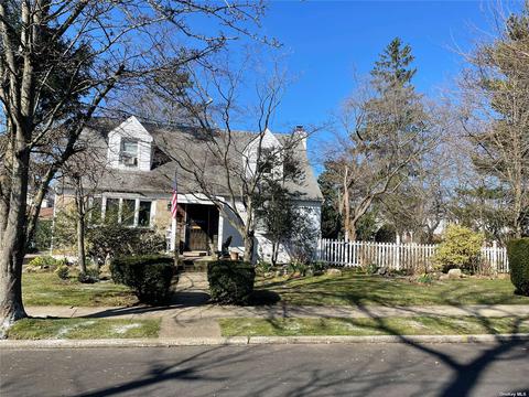 81 Gerard Ave, New Hyde Park, NY 11040