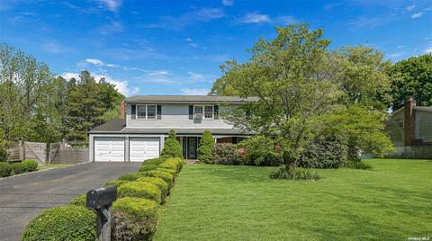 19 Gary St, Port Jefferson Station, NY 11776