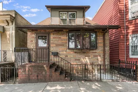 23-32 Sound St, Astoria, NY 11105