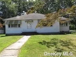 186 Prince Rd, Rocky Point, NY 11778