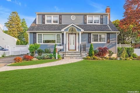 3862 Kingsberry Rd, Seaford, NY 11783