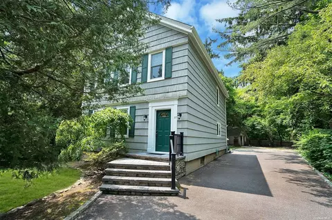 27 Stratford Ave, Greenlawn, NY 11740