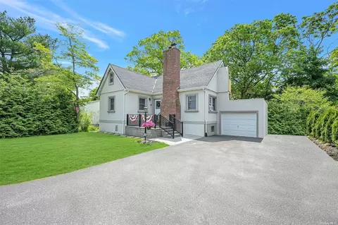 6 Franklin Rd, Sound Beach, NY 11789
