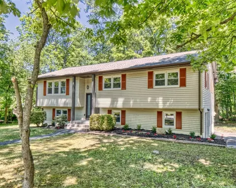 4 Cobblestone Ln, Cortlandt, NY 10567