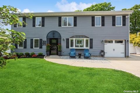 12 Mount Cook Ave, Farmingville, NY 11738