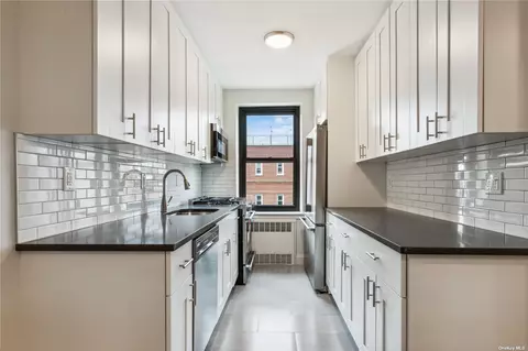 100-11 67th Rd #605, Forest Hills, NY 11375