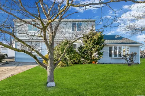 4230 Florence Rd, Bethpage, NY 11714