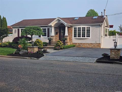 260 Saint Johns St, Central Islip, NY 11722