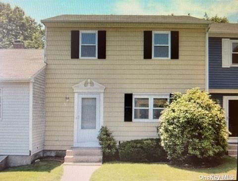 11 Farragut Ct #11, Coram, NY 11727
