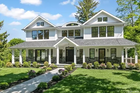 21 Bayview Ave, Port Washington, NY 11050