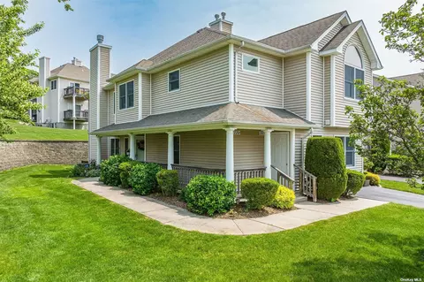 2201 Cedar Path #2201, Riverhead, NY 11901