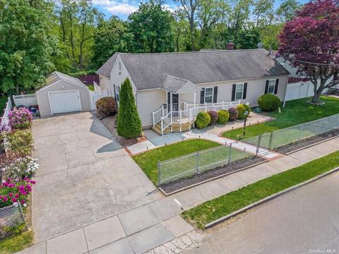 7 Francine Ave, Amityville, NY 11701