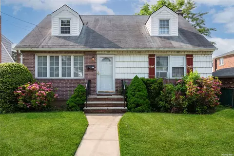 337 Hausner Pl, Mineola, NY 11501