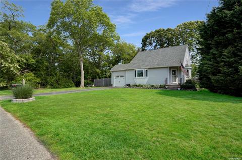 39 Vista Pl, Mastic Beach, NY 11951