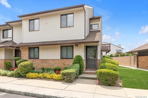 127 Laurel Ln #127, Wantagh, NY 11793
