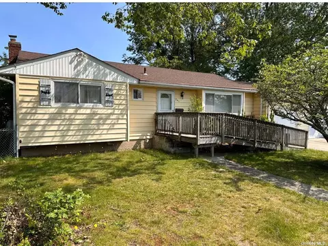 241 Medford St, Brentwood, NY 11717