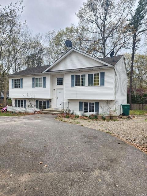 441 S Flanders Blvd, Flanders, NY 11901