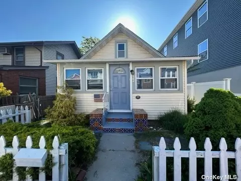 66 California St, Long Beach, NY 11561