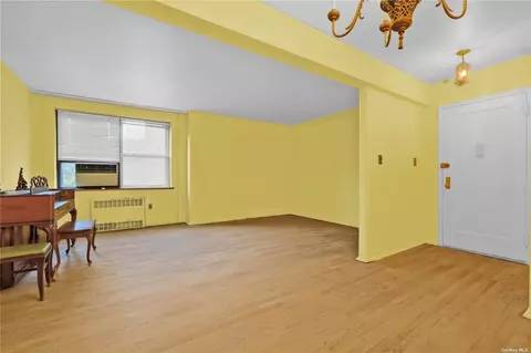 29-14 139th St #4B, Flushing, NY 11354