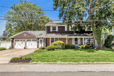 99 Melbourne St, Oyster Bay, NY 11771