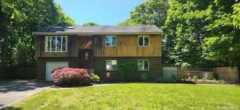 16 John St, Islip Terrace, NY 11752