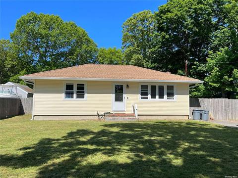 682 Old Medford Ave, Patchogue, NY 11772