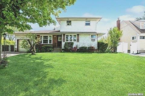 196 Sherman St, Brentwood, NY 11717