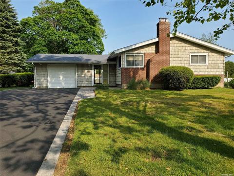 22 Lauren Ave, Dix Hills, NY 11746