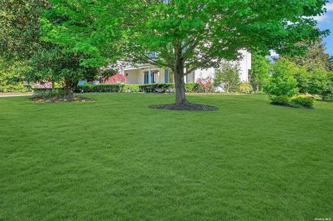 8 Barone Dr, Coram, NY 11727