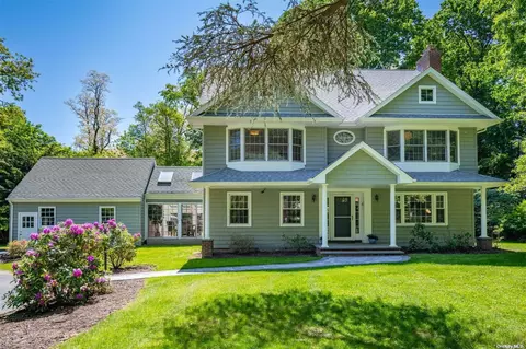 110 Goose Hill Rd, Cold Spring Harbor, NY 11724