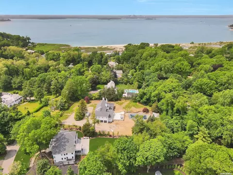 41 Cornwells Beach Rd, Sands Point, NY 11050