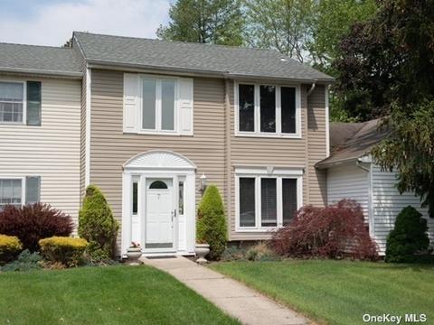 7 Norfolk Ct #2, Coram, NY 11727