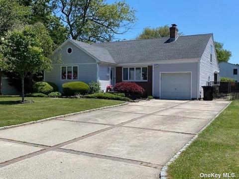 123 Arbour St, West Islip, NY 11795