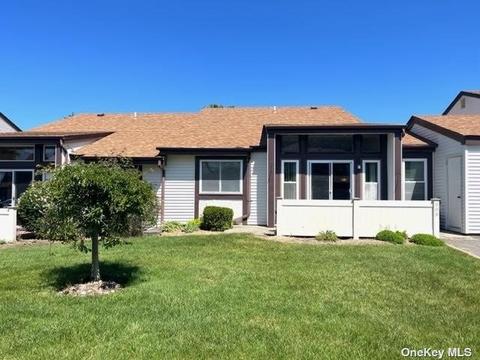 904 Gotham Ct #904, Saint James, NY 11780