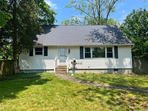 731 Muncey Rd, West Islip, NY 11795