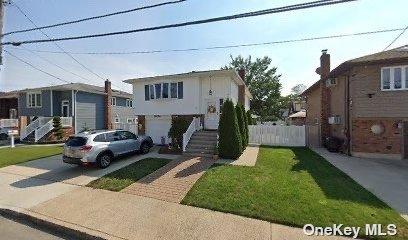 54 New St, Lynbrook, NY 11563