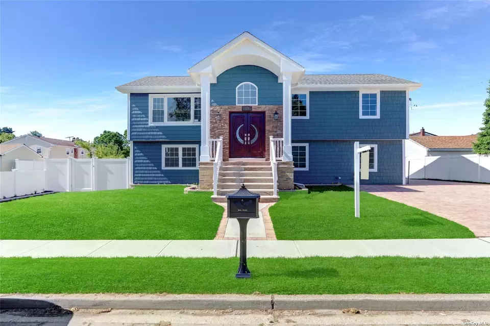 39 Texas St, Hicksville, NY 11801 36 Photos Movoto